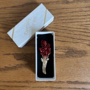 VTG Signed DM 97 Red Rose‎ Bouquet Flowers Roses Floral Gold Tone Brooch Pin